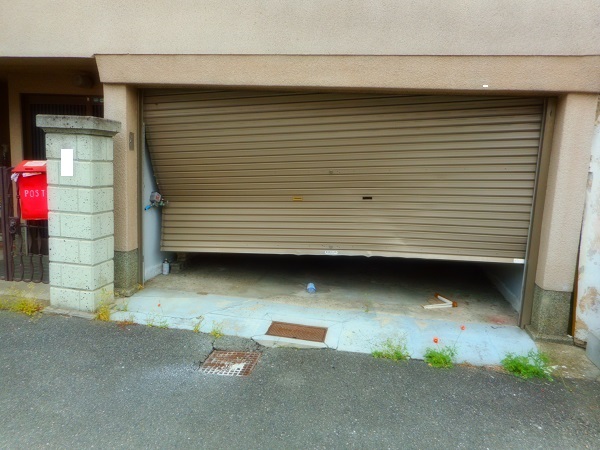 ガレージシャッターが壊れた一戸建買取＜藤井寺市西古室＞の写真